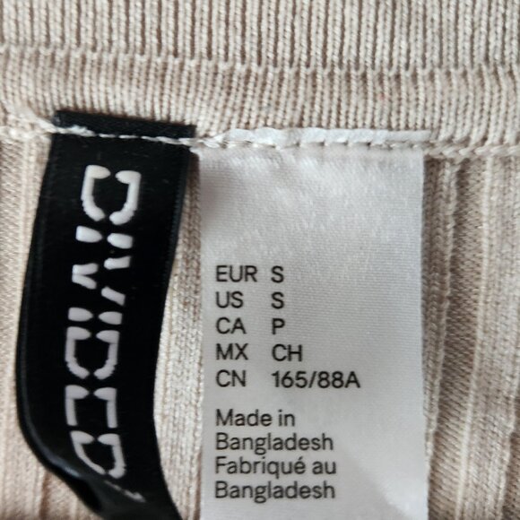 Long Sleeve Crop Top - Picture 3 of 4